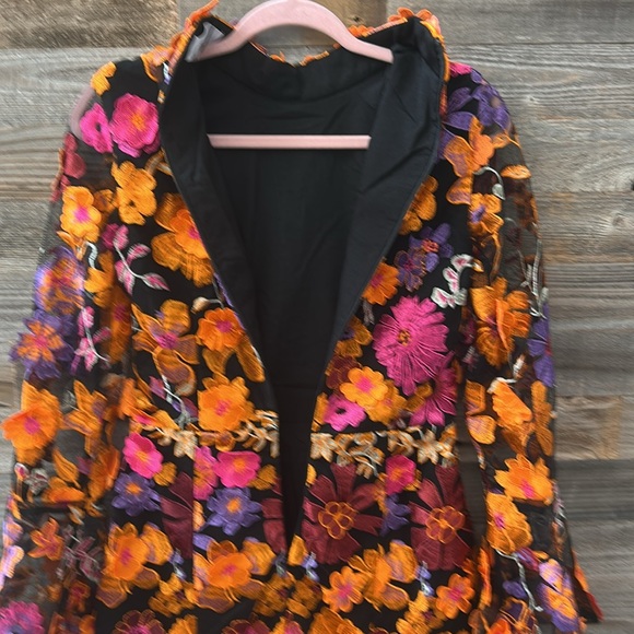 Elliatt Alessandra Long-sleeve Mini Dress Orange Multi Appliqué Size Small NWT - Picture 10 of 14